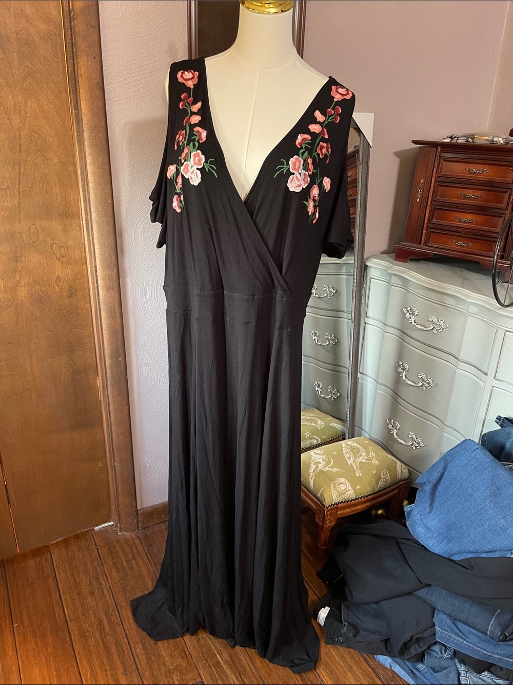 Torrid Black Floral Embroidered V-Neck Maxi Dress